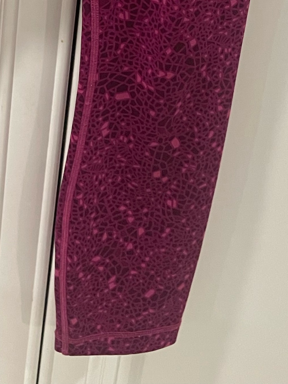 Lululemon High Times 7/8 Leggings Luxtreme
Paradise Geo Regal Plum size 6 - Picture 9 of 11